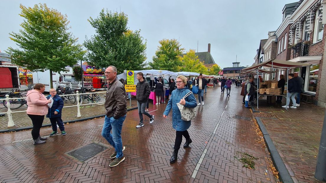 Blije bezoekers Biestemerk Genemuiden ondanks coronaregels: "Dag voor de familie"