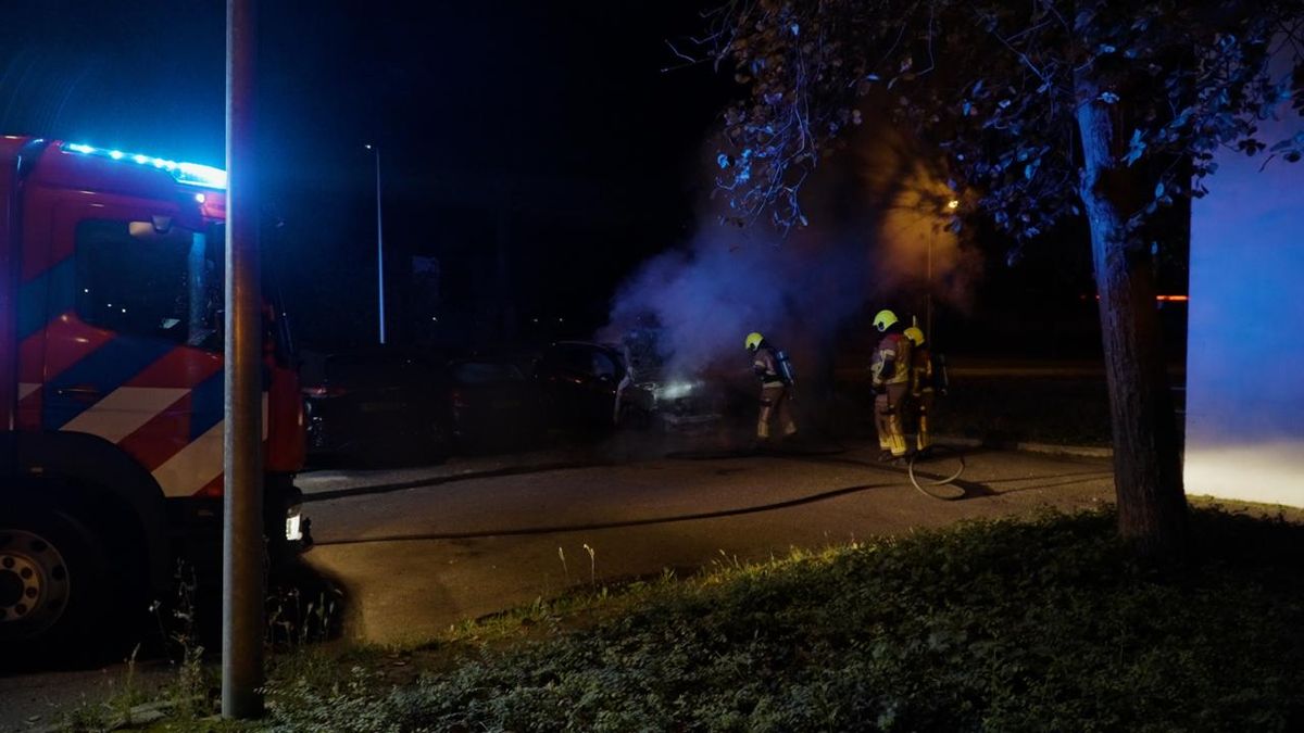 Auto door brand verwoest in Maastricht