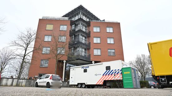 Politie vindt overleden persoon in woning, PD-unit geplaatst