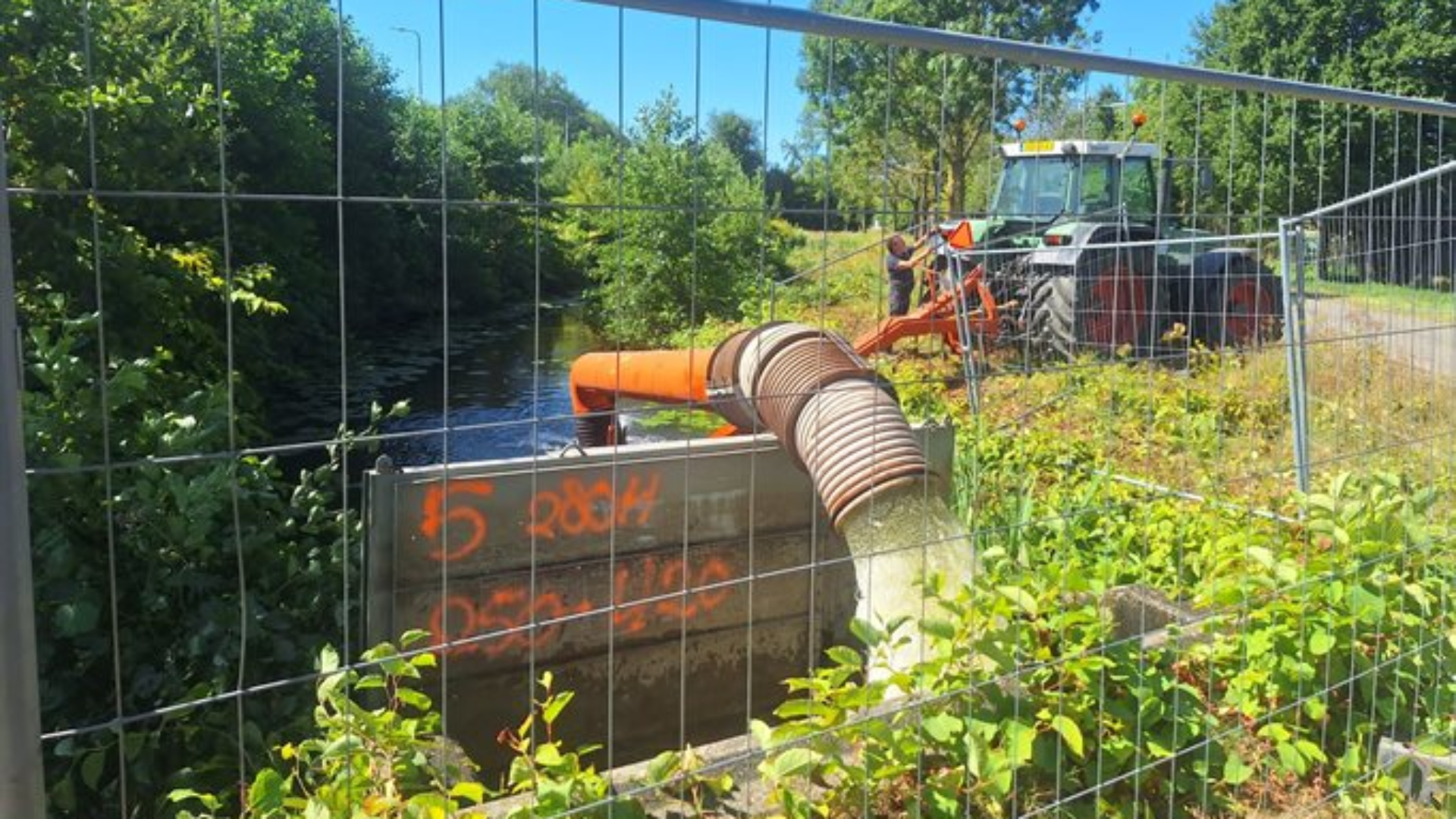 Tijdelijke pomp geplaatst in Groenekan, toch kunnen sloten droogvallen
