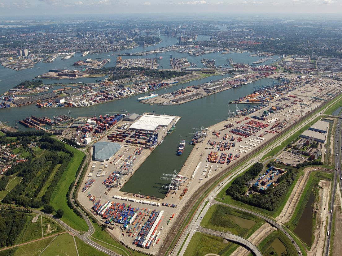 ECT Terminal in haven van Rotterdam