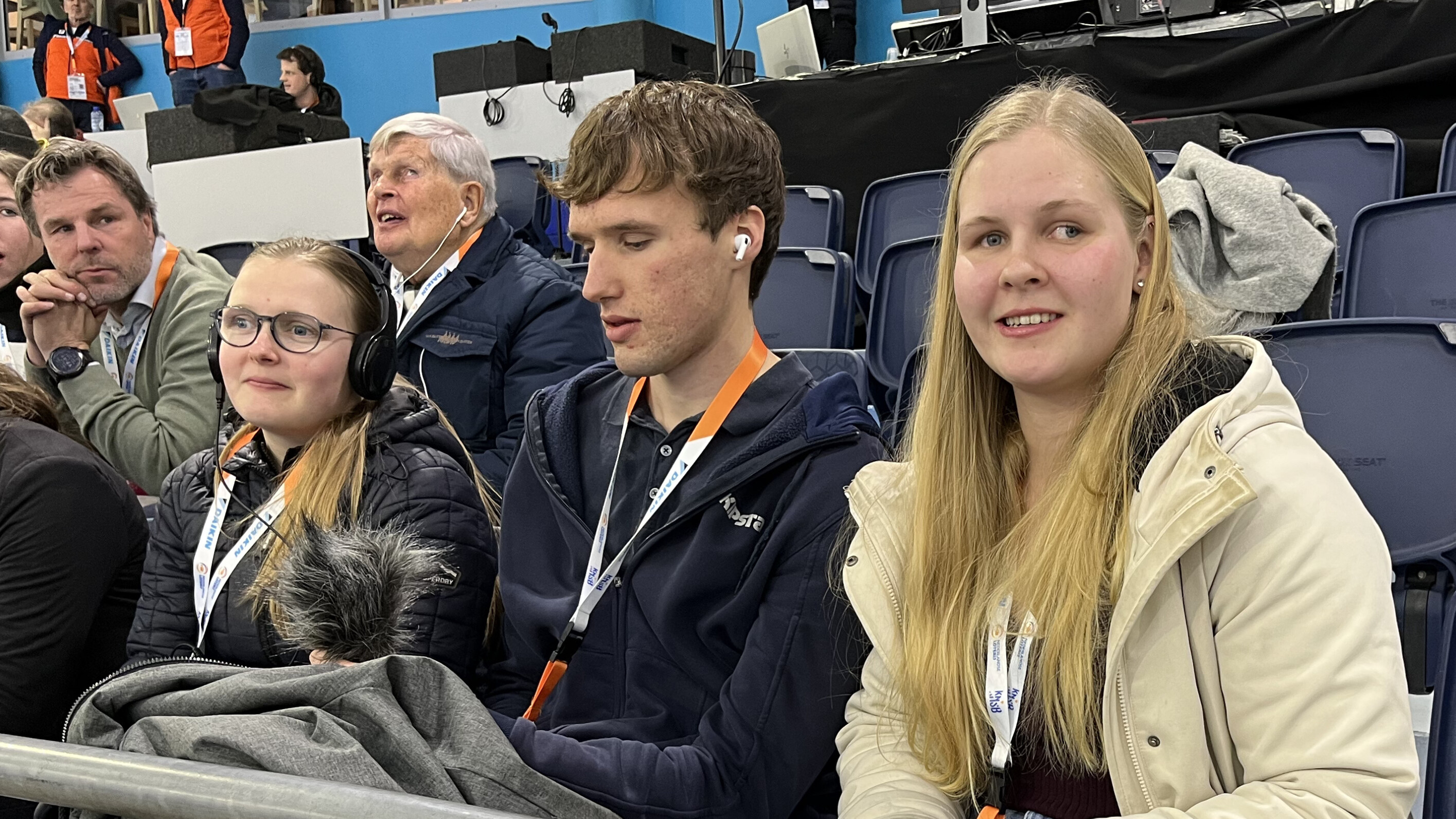 Primeur foar Thialf mei blinetribune: "Ik wist net dat reedriders in bril op hawwe"