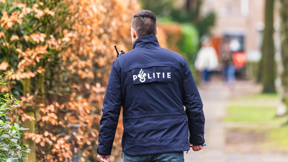 'De overvaller zit binnen', zegt vrouw als politie voor haar deur staat