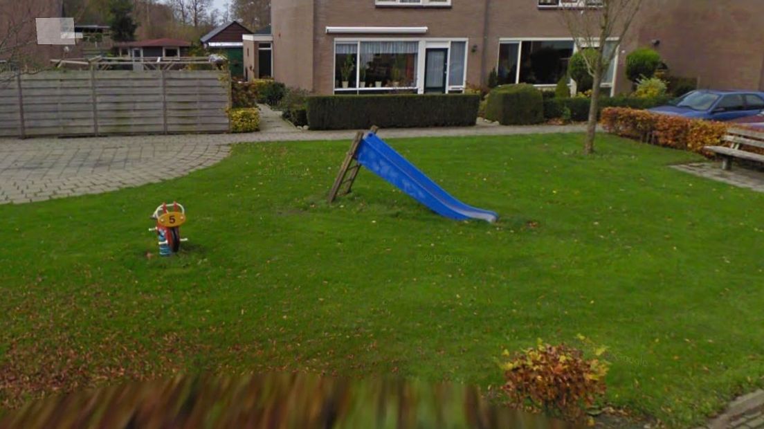 Deze wipkip en glijbaan zijn verdwenen (Rechten: Google streetview)