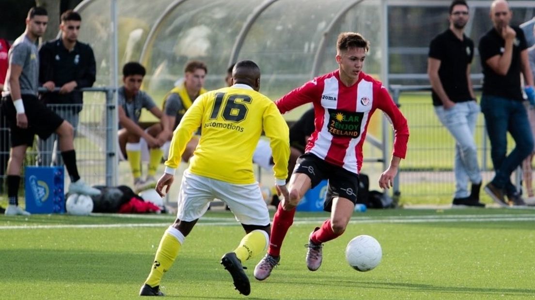 Jiri van den Hemel (rechts) treft met VC Vlissingen Hontenisse in de 2e bekerronde