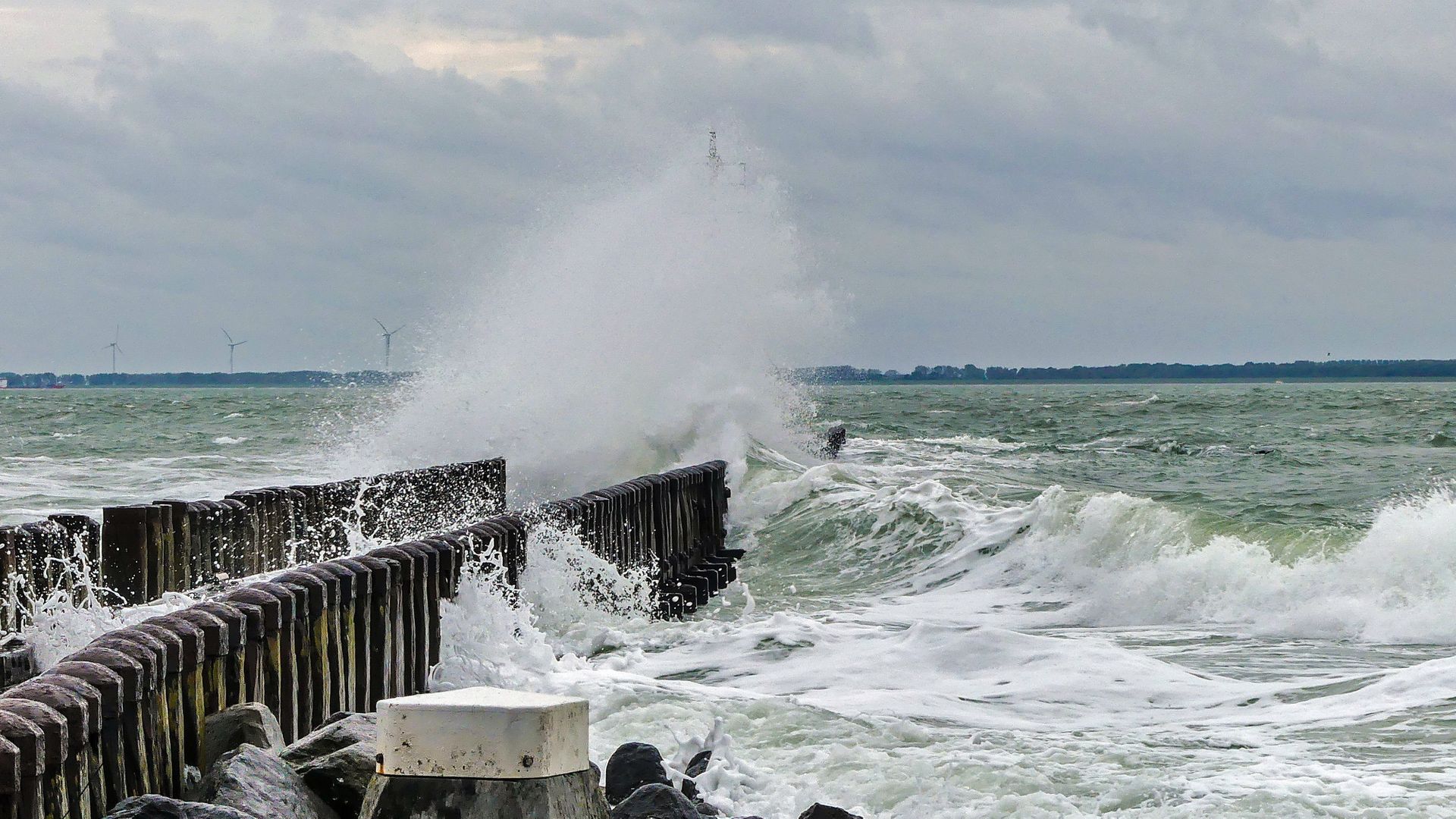 'Zeer Zware Windstoten': KNMI Geeft Hele Dag Code Geel Af - Omroep Zeeland