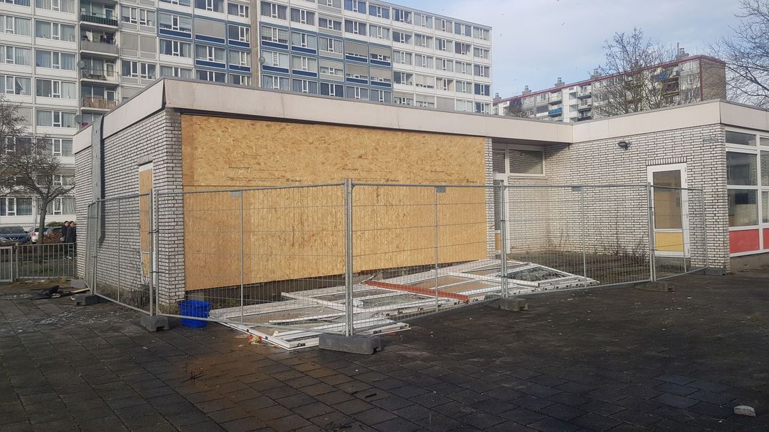 Het dichtgetimmerde pand.