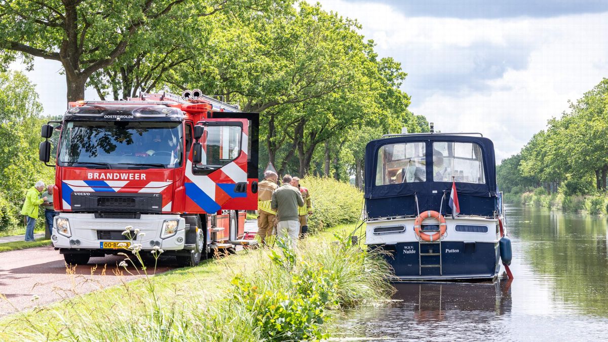 Brandweer voorkomt dat kruiser in Fochteloo naar de bodem verdwijnt