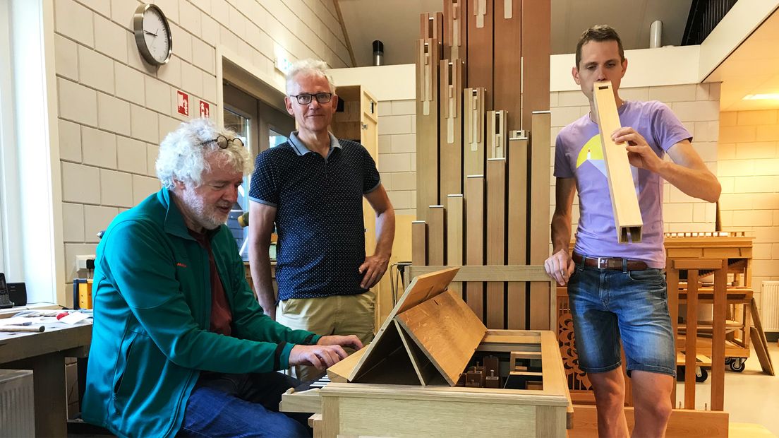 Krijn Koetsveld, orgelbouwers (vader en zoon) en het orgel.