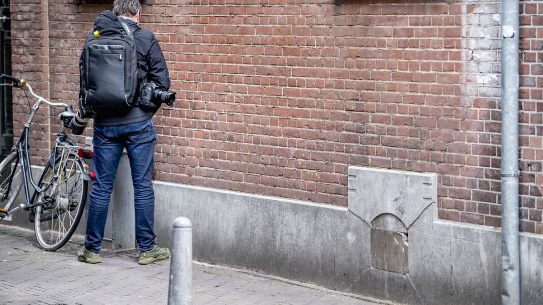 Een wildplasser in Den Haag
