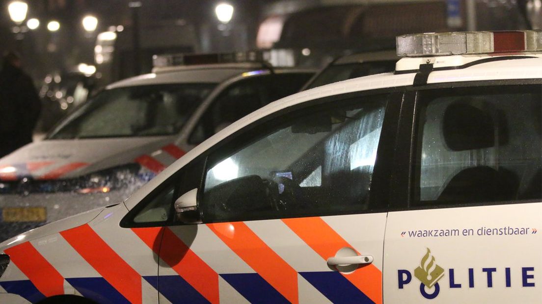 Politie doet buurtonderzoek in Neptunusstraat