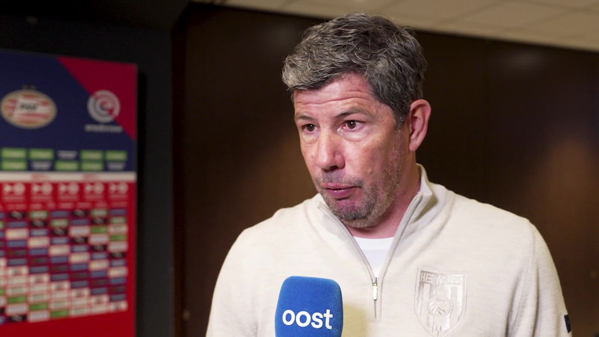 Heracles-trainer Erwin van de Looi hekelt play-offs: "Niet vaak eens met Ron Jans, maar hier heeft h