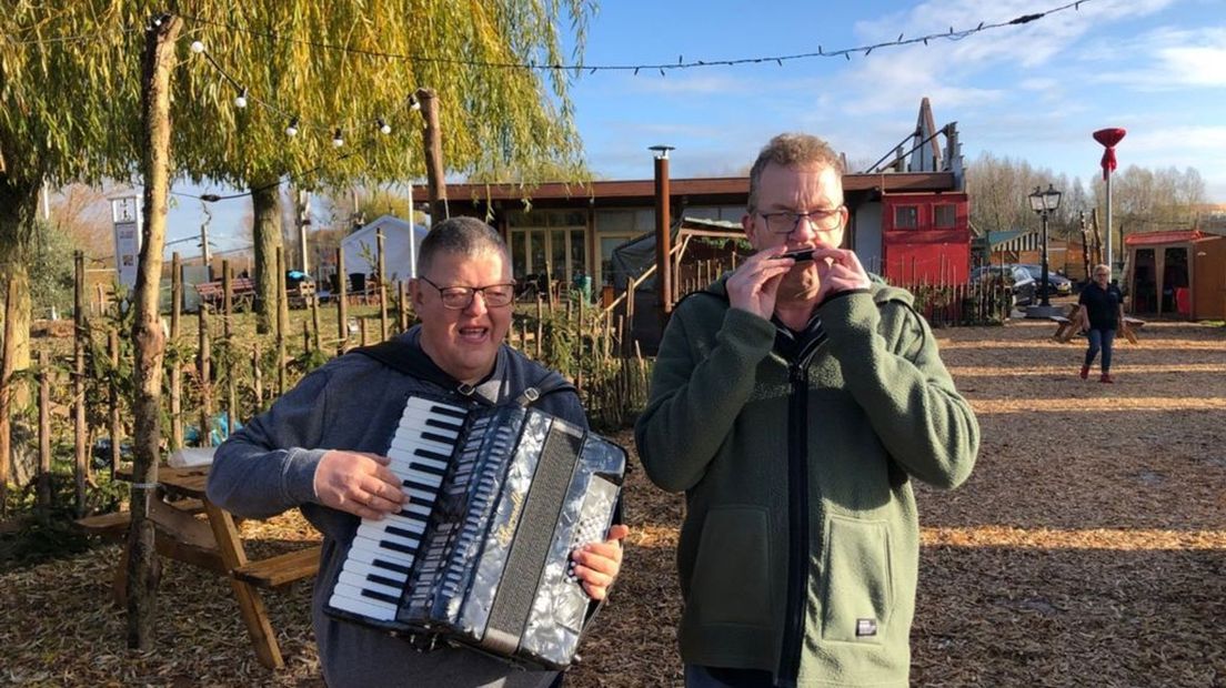 Remio en Gerrie oefenen nog even voordat Dickens in de Liemers losbarst