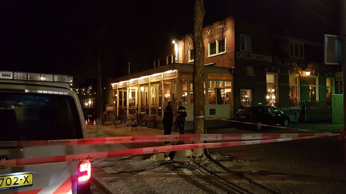 De omgeving van café Groothuis is afgezet (Rechten: Persbureau Meter)