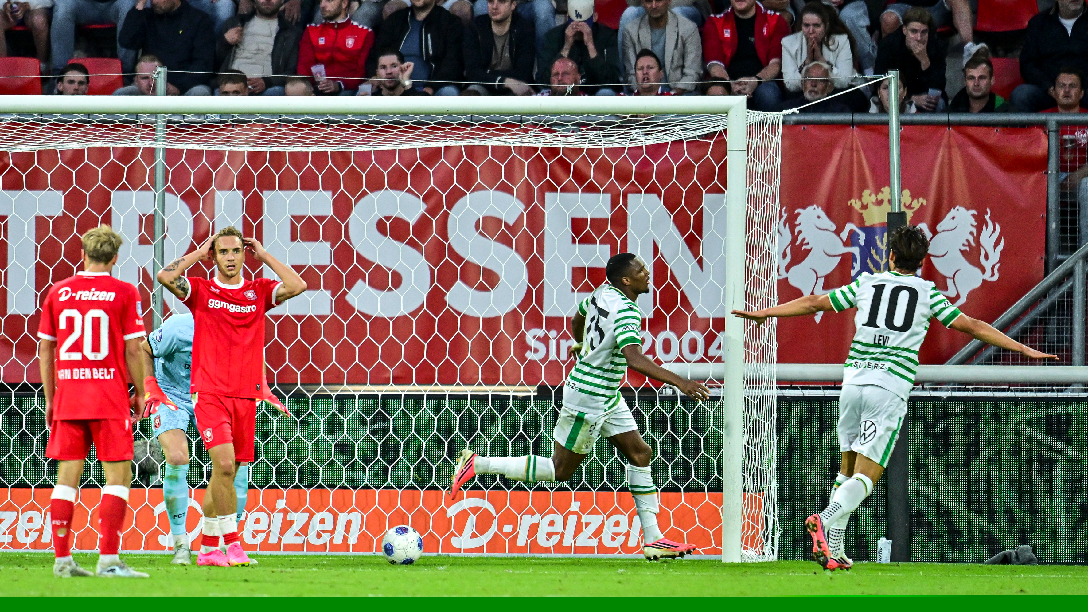 LIVE | Rust in Enschede, debutant Adelgaard zet FC Twente weer naast Ferencváros