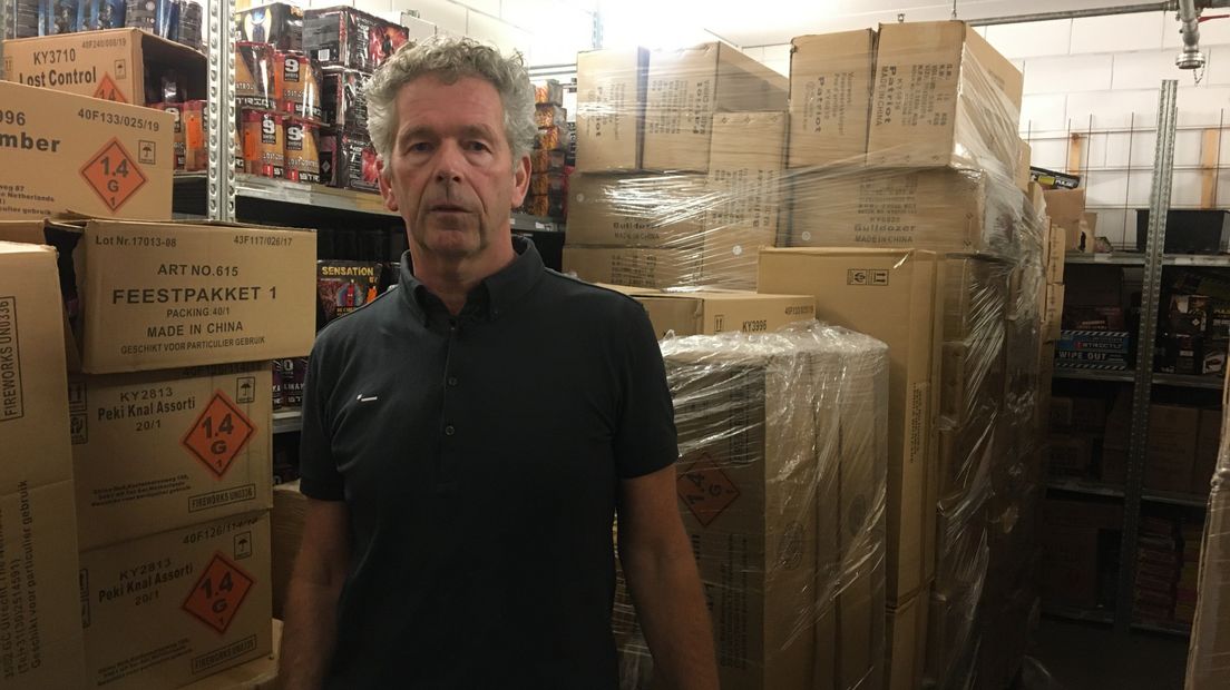 Vuurwerkhandelaar Marcel Koene heeft gemengde gevoelens bij het vuurwerkverbod