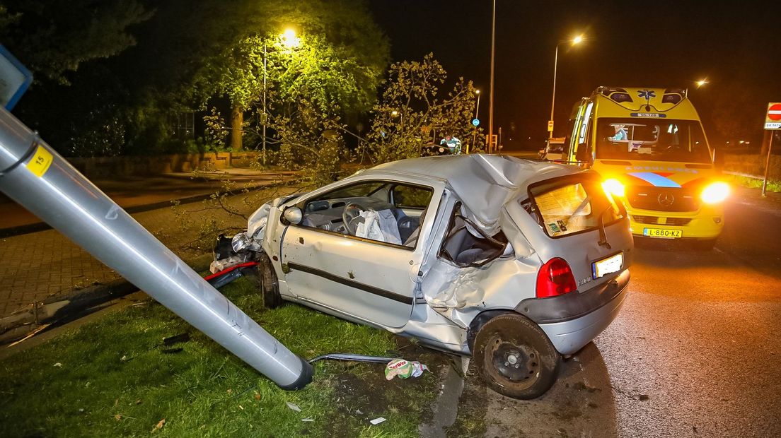 Automobilist richt ravage aan in Deventer