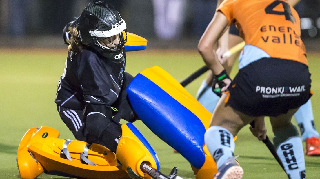 Keepster Jantien Gunter ruimt op in de verdediging van GHHC