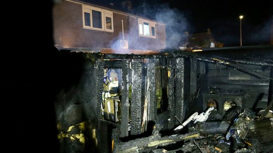Wielrenner aangereden in Waverveen | 9 autos in brand in Soesterberg. Wielrenner aangereden in Waverveen | 9 autos in brand in Soesterberg.