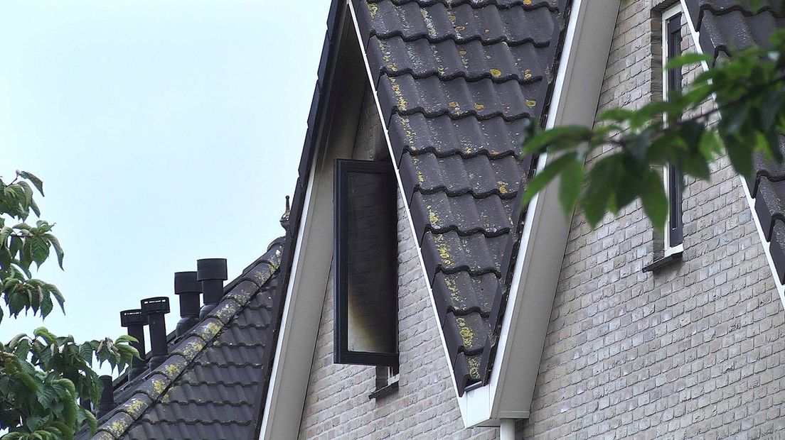 Drama in Nieuwleusen: zoon (22) komt om bij aangestoken woningbrand