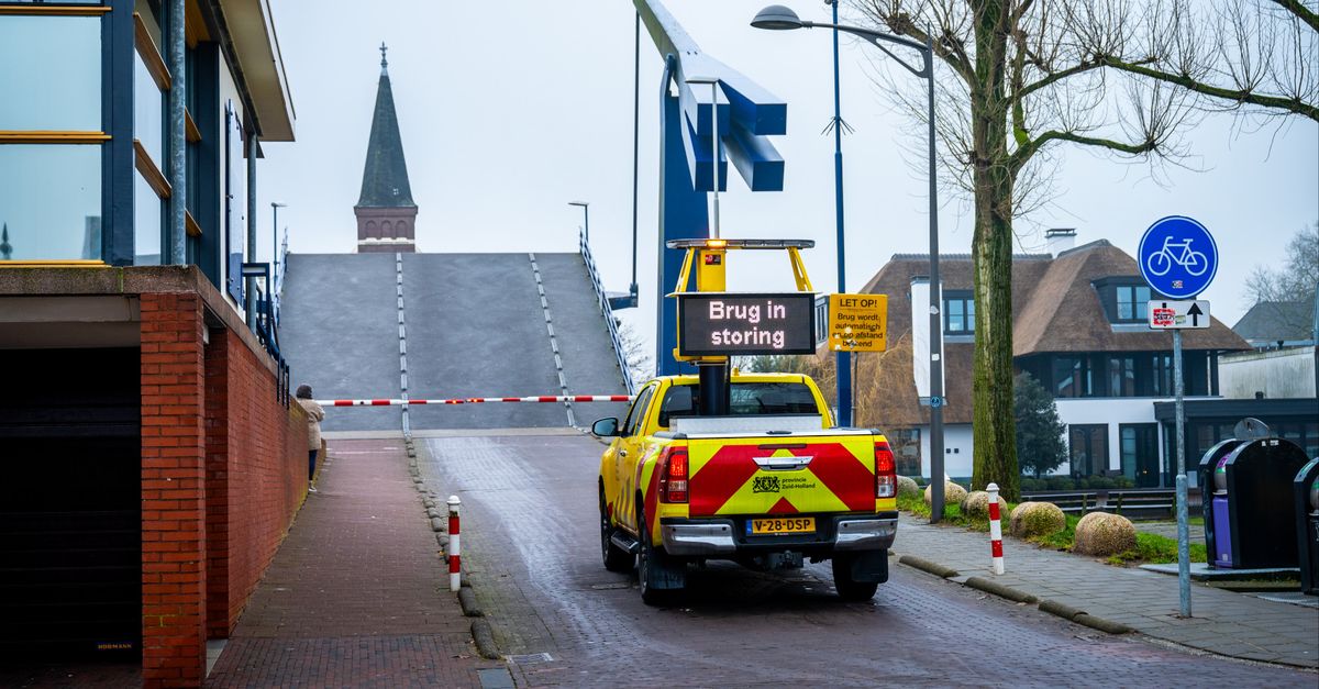 Meer dan 1000 huizen en bedrijven zonder stroom, ook brug niet dicht