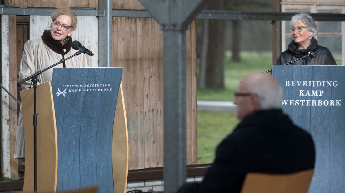 Eva Weyl (links) en Hans Dresden (rechts) tijdens de Westerborkherdenking