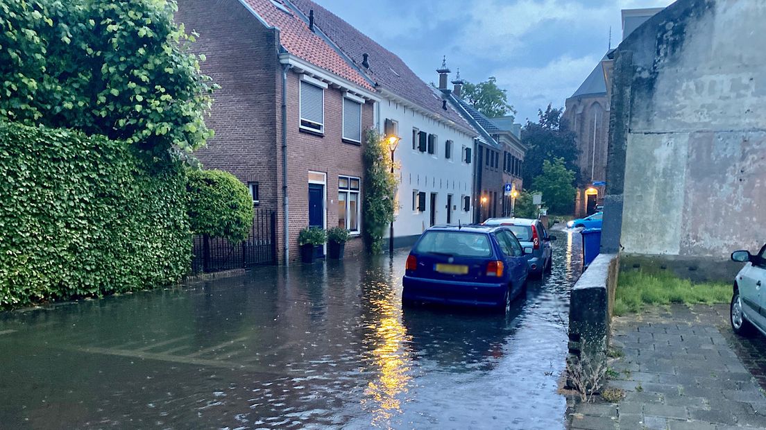 Straten in Vianen staan blank.