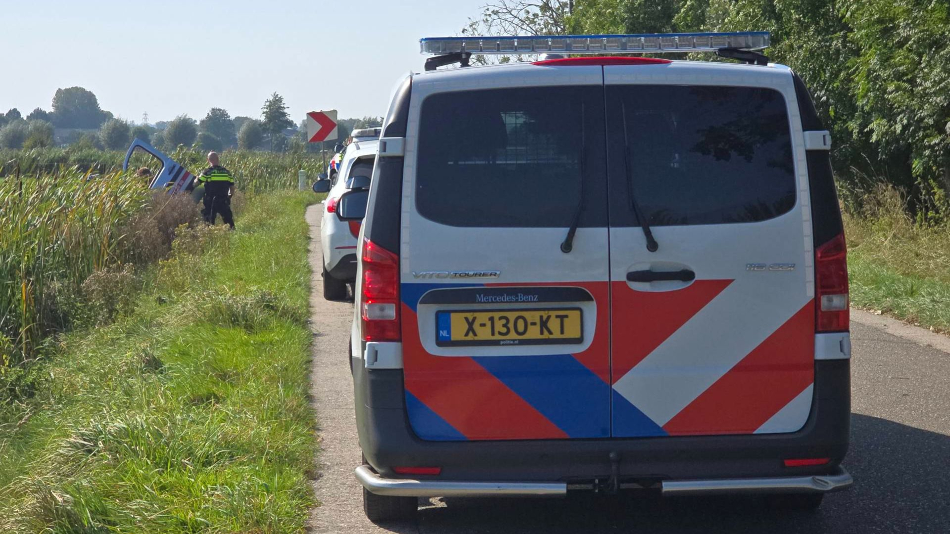 Bestelbus in de sloot • ongeluk op A1.