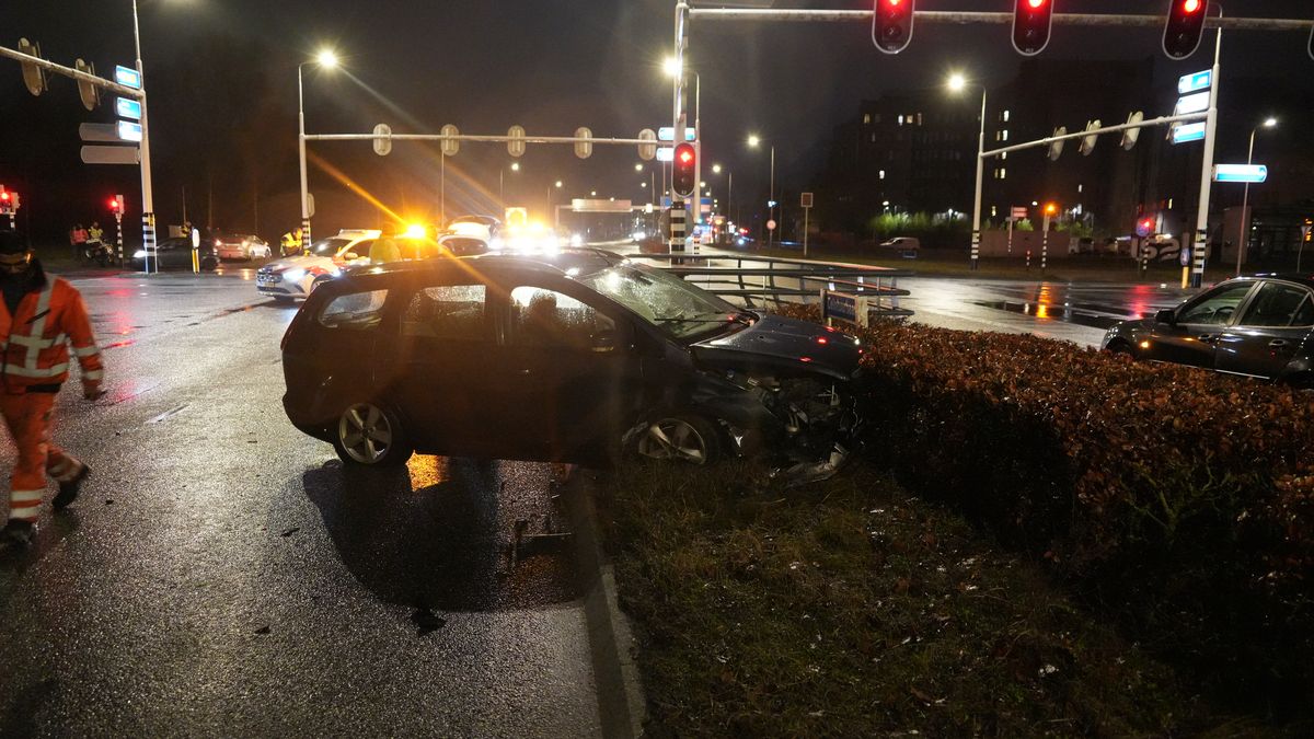Forse aanrijding bij kruising N35 bij ziekenhuis in Zwolle