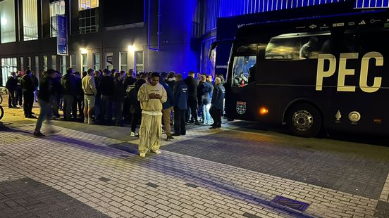 Spelersbus PEC Zwolle opgewacht na nederlaag in Groningen: 'Henry rot op' Nieuws