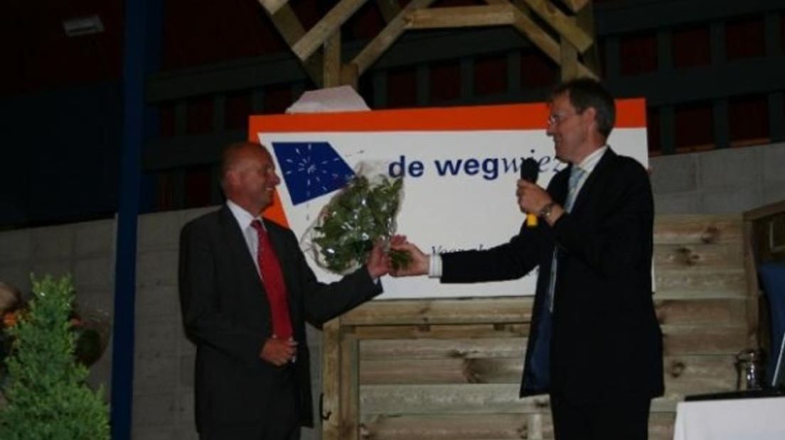 foto; opening eerste wegwiezer in 2006