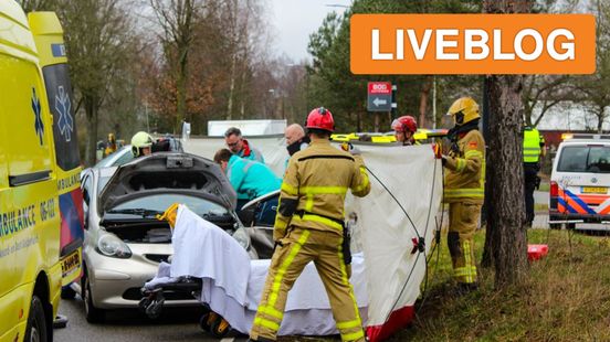 Aanrijding op zebrapad • vrouw bekneld. Aanrijding op zebrapad • vrouw bekneld.