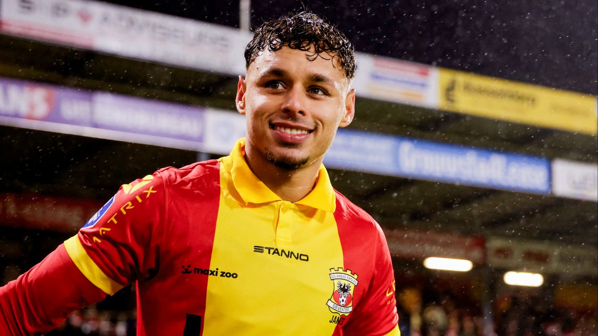 Transferproat betaald voetbal: 'Dean James dicht bij overstap naar AEK Athene'