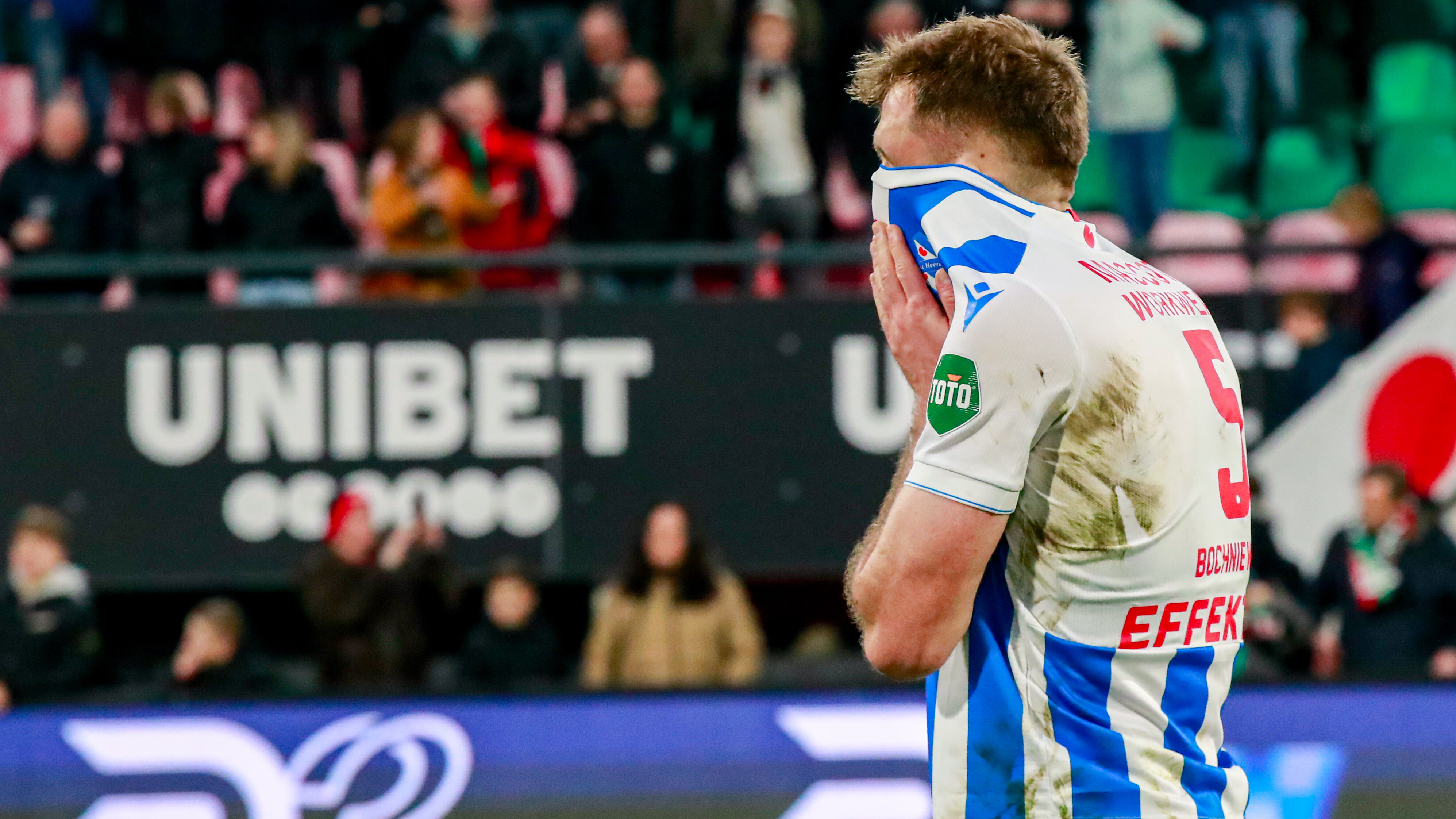Unmachtich Hearrenfean ûnderút tsjin konkurrint NEC: "Konden geen vuist maken"