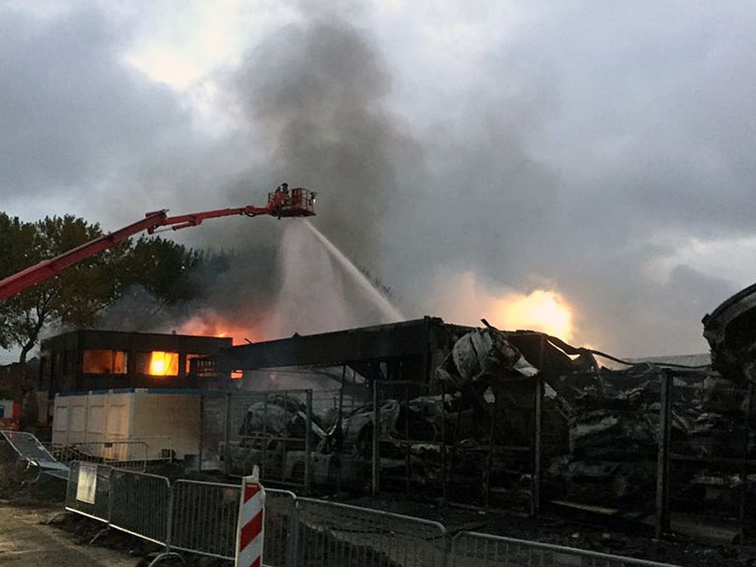 Grote brand autosloperij Vlaardingen