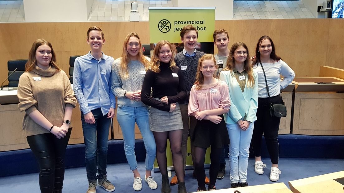 Jongeren in de Statenzaal tijdens het Provinciaal Jeugddebat