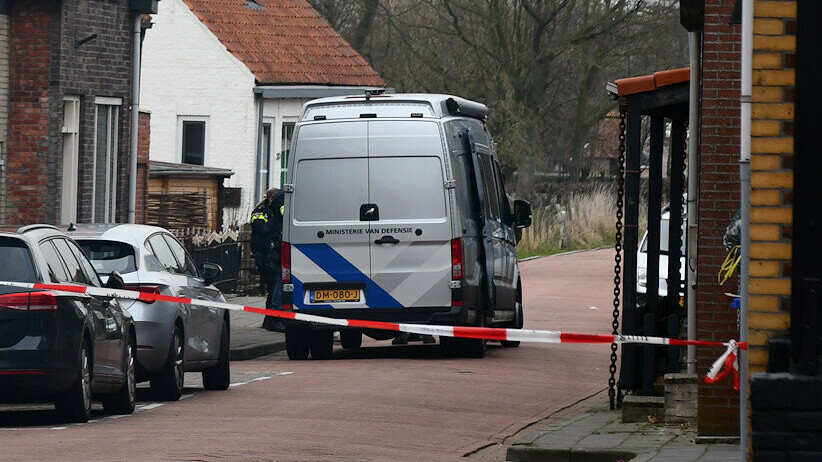 Mogelijk explosief voorwerp gevonden in woning Hoek, deel van straat afgesloten