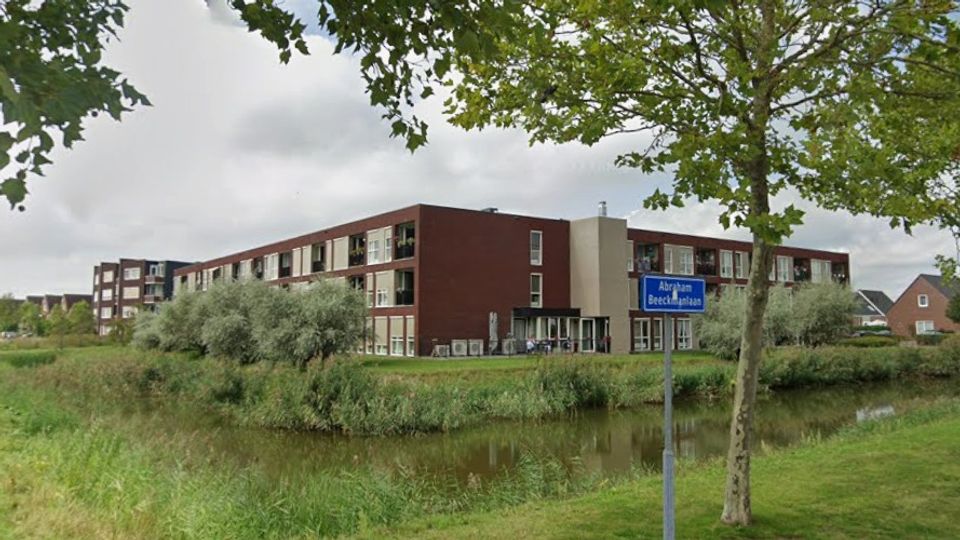 Bomen blokkeren uitzicht bewoners zorgcentrum, gemeente ziet probleem niet: 'Wilgen hebben in de winter geen blad'
