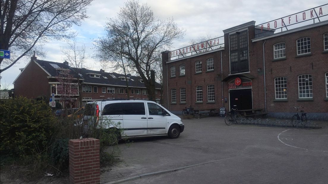 Het gebouw van de DAVO brouwerij met café in de Deventer Raambuurt
