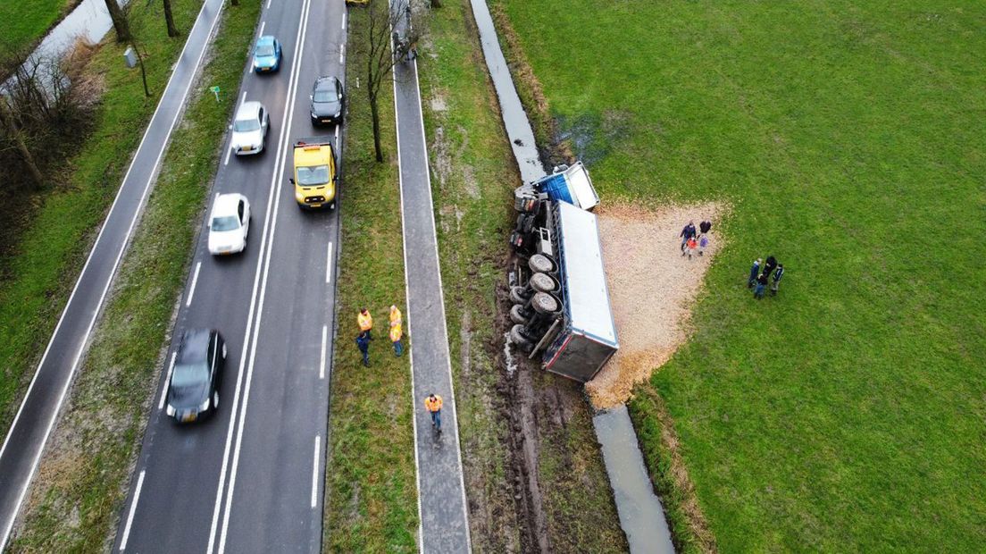 Het verkeer kan over één rijstrook passeren