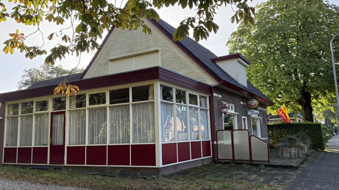 Het Stationskoffiehuis moet het veld ruimen voor de nieuwe woningen