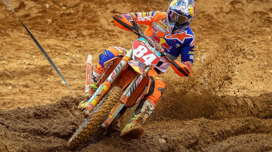 Jeffrey Herlings in actie tijdens een MXGP-wedstrijd in Portugal (Rechten: EPA / Paulo Novais)