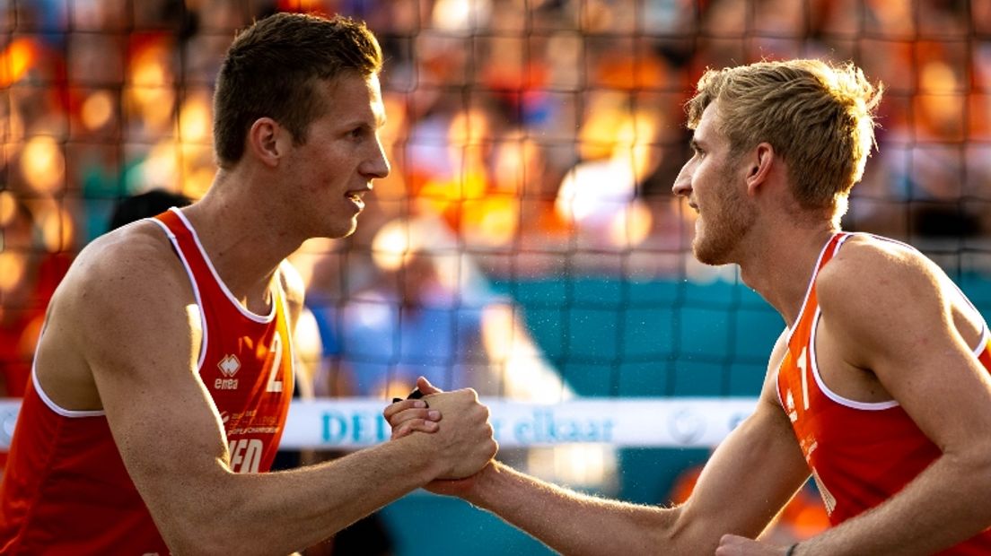 Christiaan Varenhorst (links) en Jasper Bouter plaatsen zich voor de kwartfinale (Rechten: ANP/Ronald Speijer)