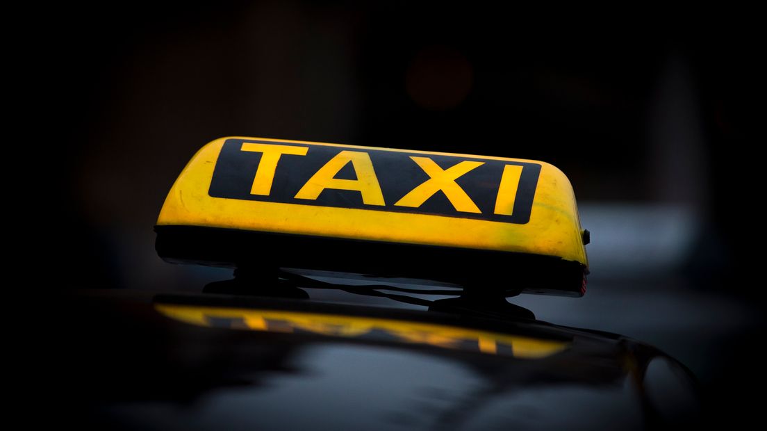Taxibedrijven moeten zich verenigen (Rechten: ANP/Marco de Swart)