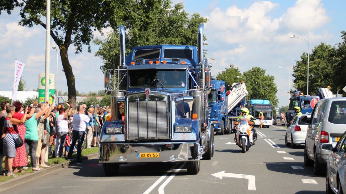 Ruim 130 grote truckers met verstandelijk gehandicapten gingen zaterdagmiddag door Gelderland. De start en finish waren in Westervoort en dat bleef niet onopgemerkt.