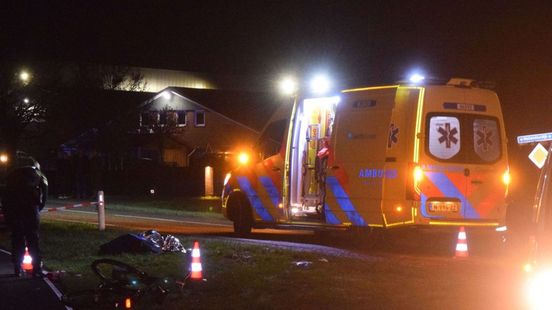 Fietser overlijdt na ongeval in Azewijn. Fietser overlijdt na ongeval in Azewijn.