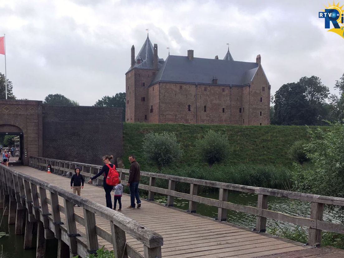 Oude tijden herleven in Slot Loevestein - Rijnmond