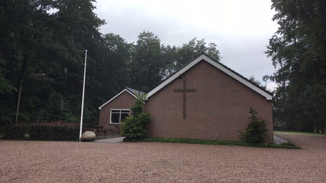 De te kleine kerk in Roderesch, die niet groter mag (Rechten: archief RTV Drenthe)