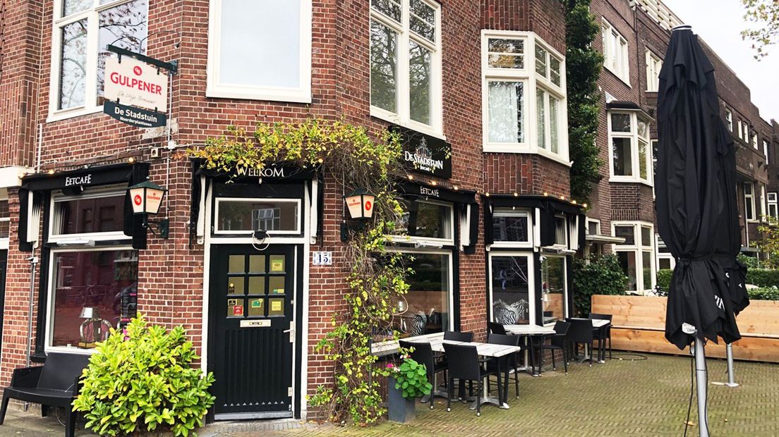Eetcafé De Stadstuin aan de Koninginnelaan in de stad Groningen werd maandagavond overvallen