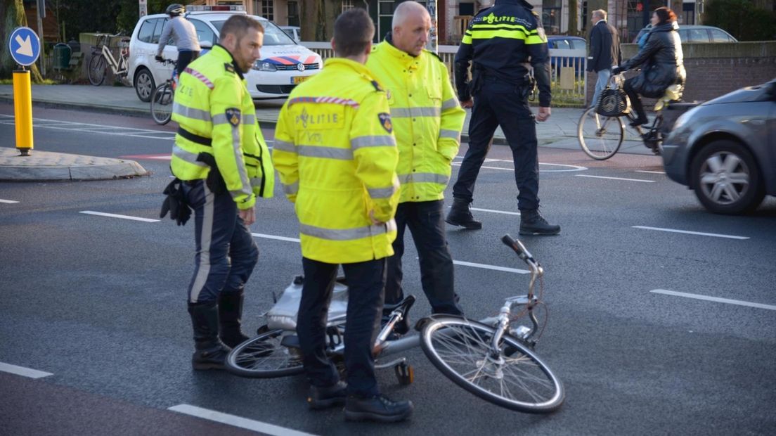 De vrouw kwam door de aanrijding ten val